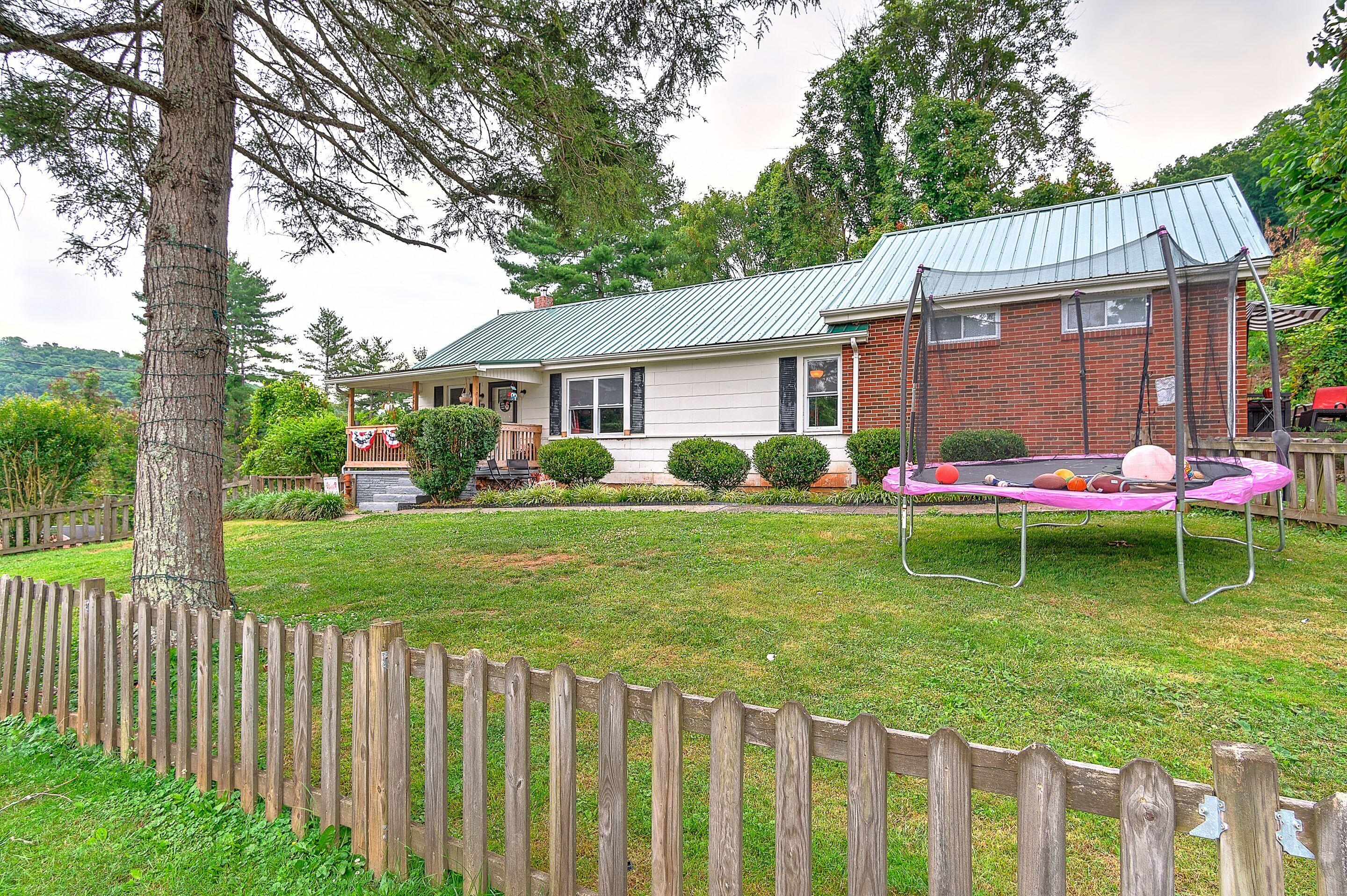 1826 Southside Road Elizabethton, TN 37643 - Photo 4 of 26 mthq-VGg