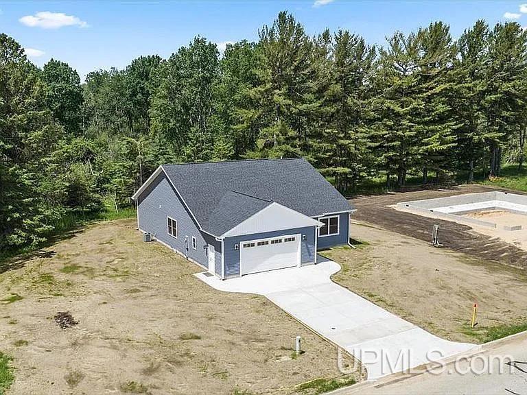 820 Willow Creek Road Escanaba, MI 49829 - Photo 4 of 36