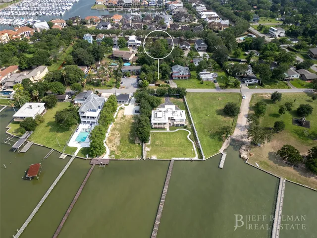 an aerial view of a tennis court