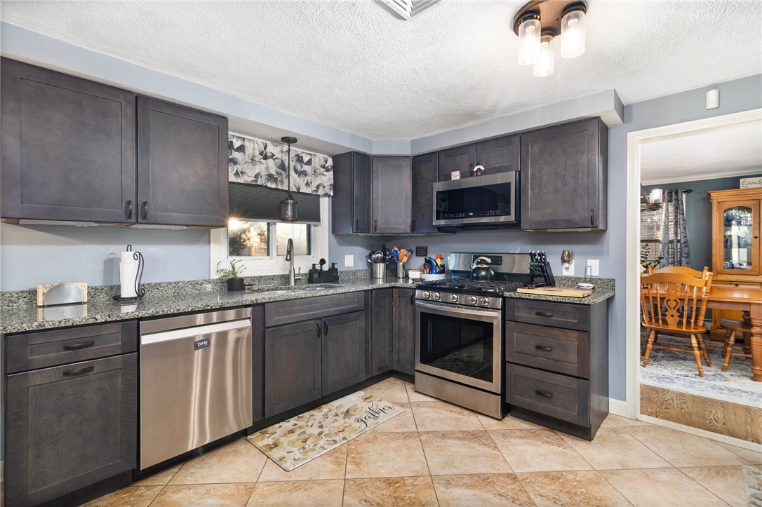 5 Jerome Avenue Warwick, RI 02889 - Photo 12 of 49