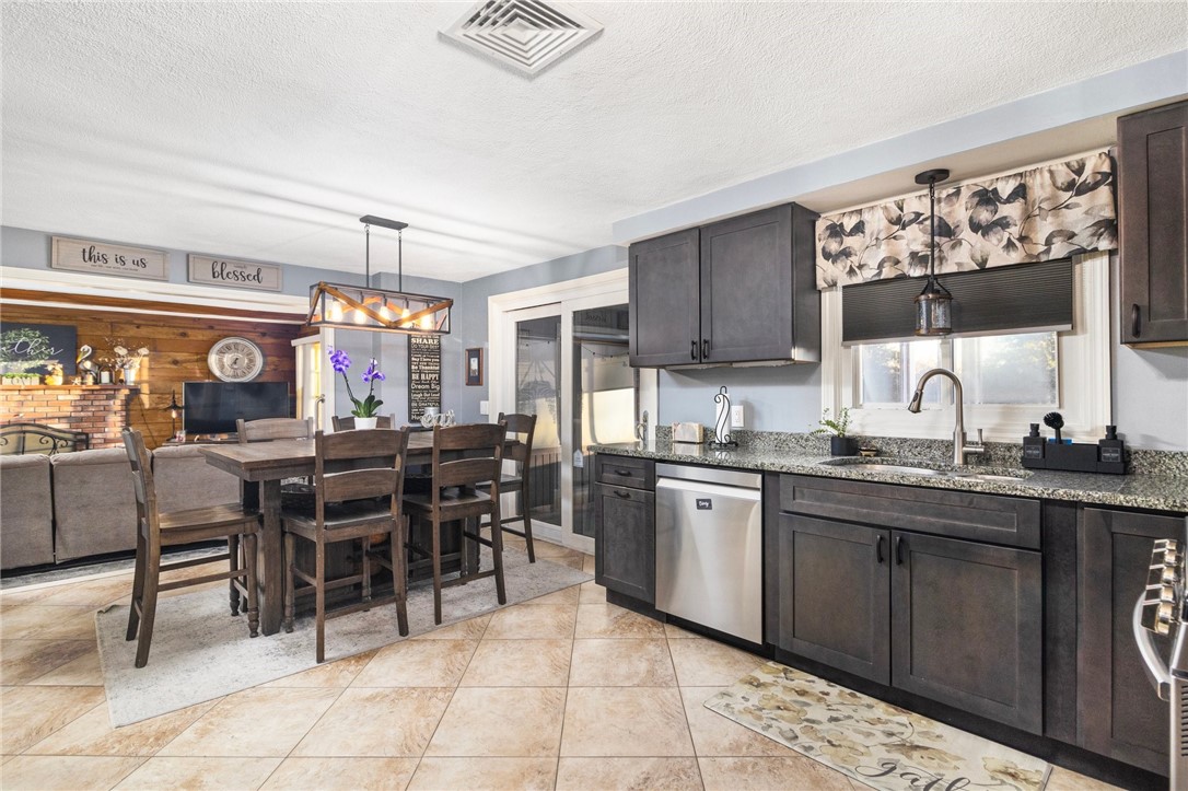 5 Jerome Avenue Warwick, RI 02889 - Photo 6 of 49