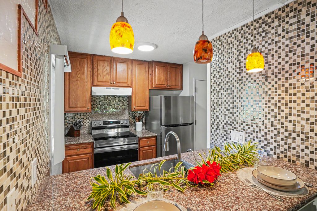 525 Aleka Loop, Unit B8 Kapaa, HI 96746 - Photo 2 of 27