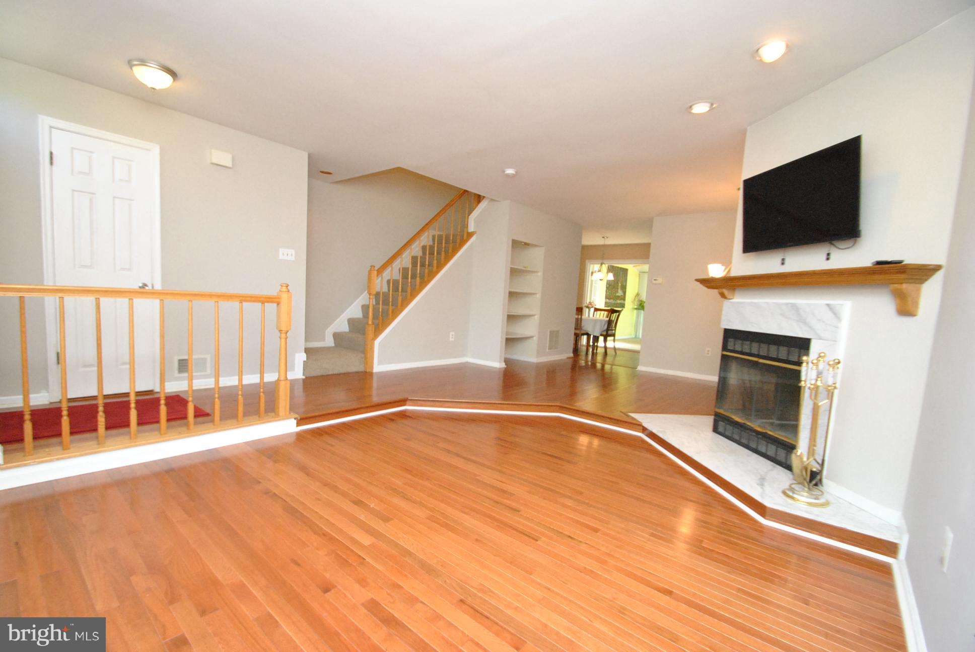 3758 Foxford Stream Road Baltimore, MD 21236 - Photo 6 of 30 LIVING ROOM