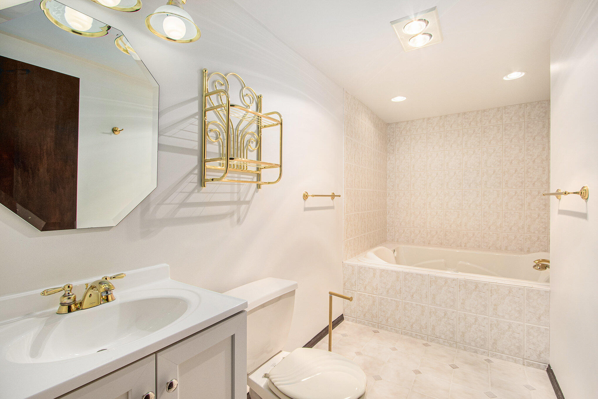 71 Tanglewood Trail Valparaiso, IN 46385 - Photo 21 of 46 a bathroom with a sink a toilet and bathtub