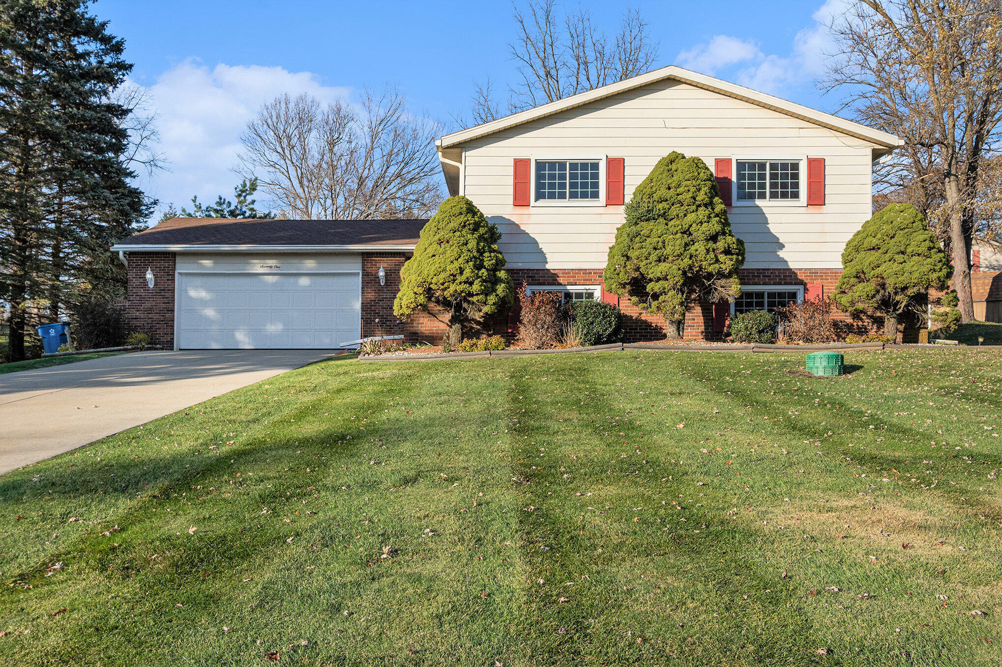 71 Tanglewood Trail Valparaiso, IN 46385 - Photo 46 of 46 a view of a yard in front of a house with plants and large tree