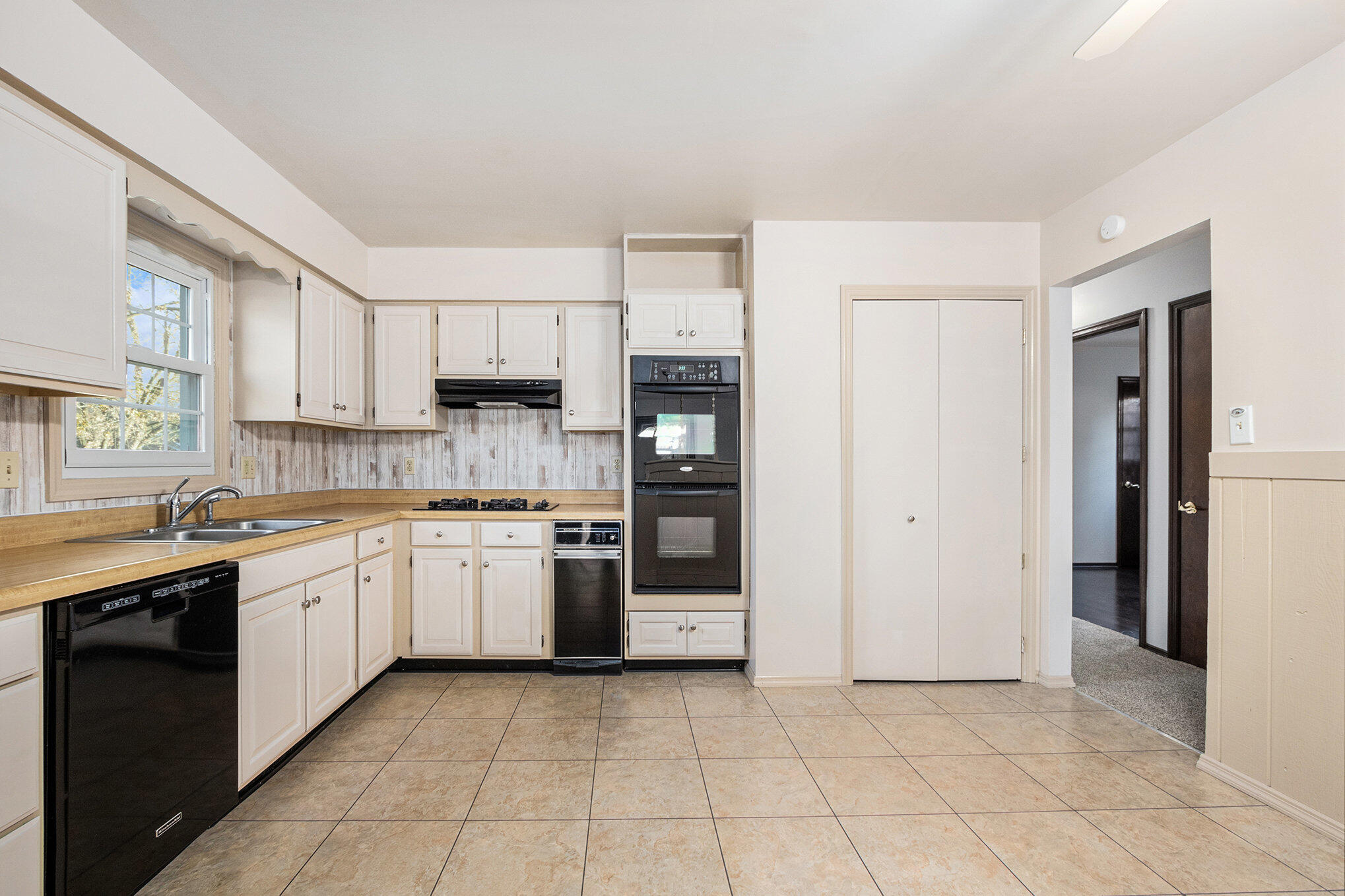 71 Tanglewood Trail Valparaiso, IN 46385 - Photo 9 of 46 a kitchen with stainless steel appliances granite countertop a refrigerator and a stove top oven