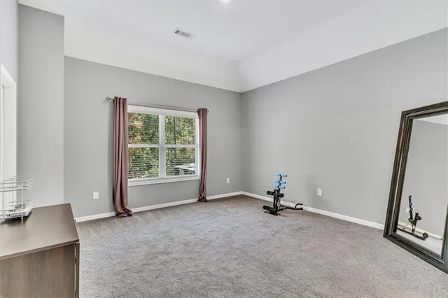 a view of a back yard