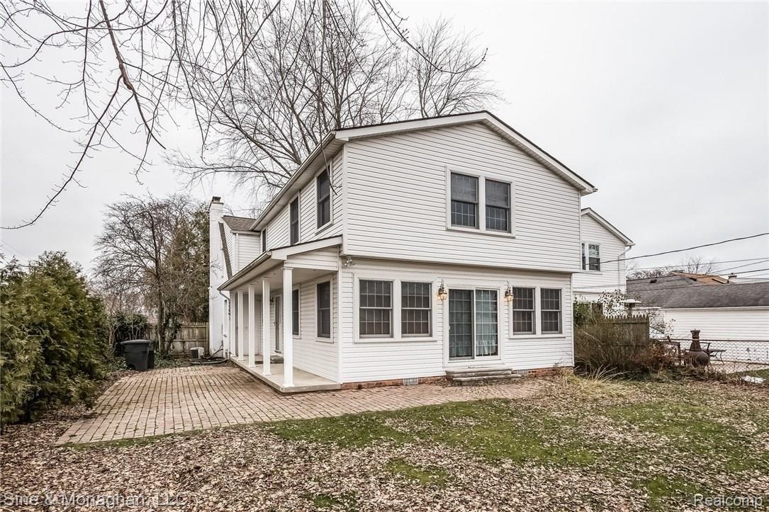 1269 Roslyn Road Grosse Pointe, MI 48236 - Photo 8 of 8 012-3550914-medium.jpg