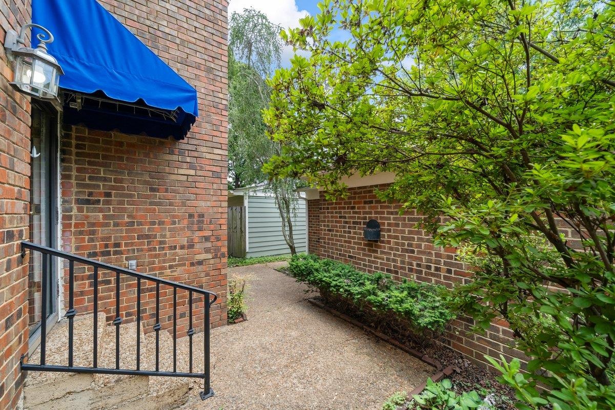 6942 Amberly Road, Unit 6942 Memphis, TN 38119 - Photo 2 of 23 a backyard of a house with lots of green space