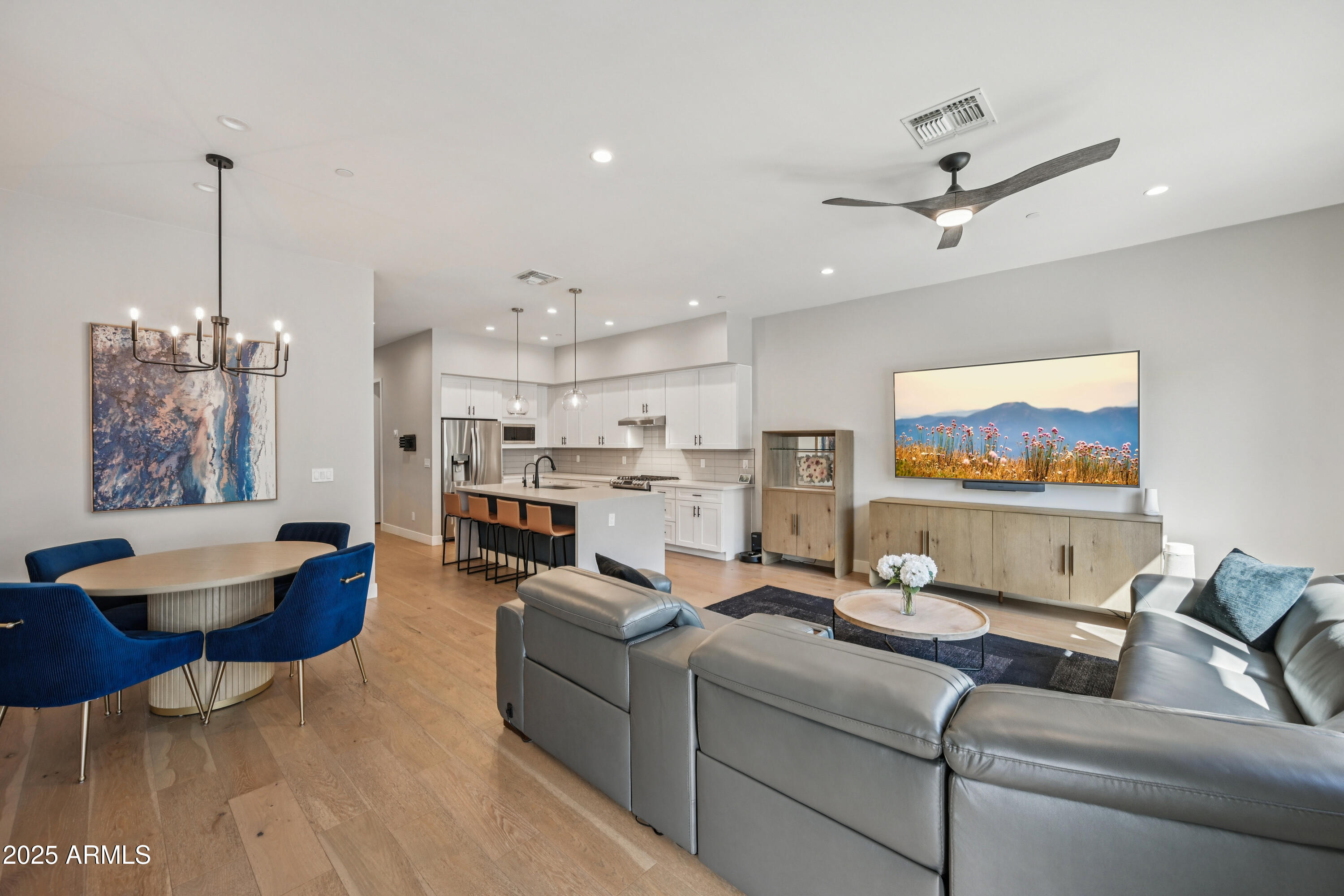 5151 North 13th Place, Unit 19 Phoenix, AZ 85014 - Photo 13 of 39 Living Room/Dining Room