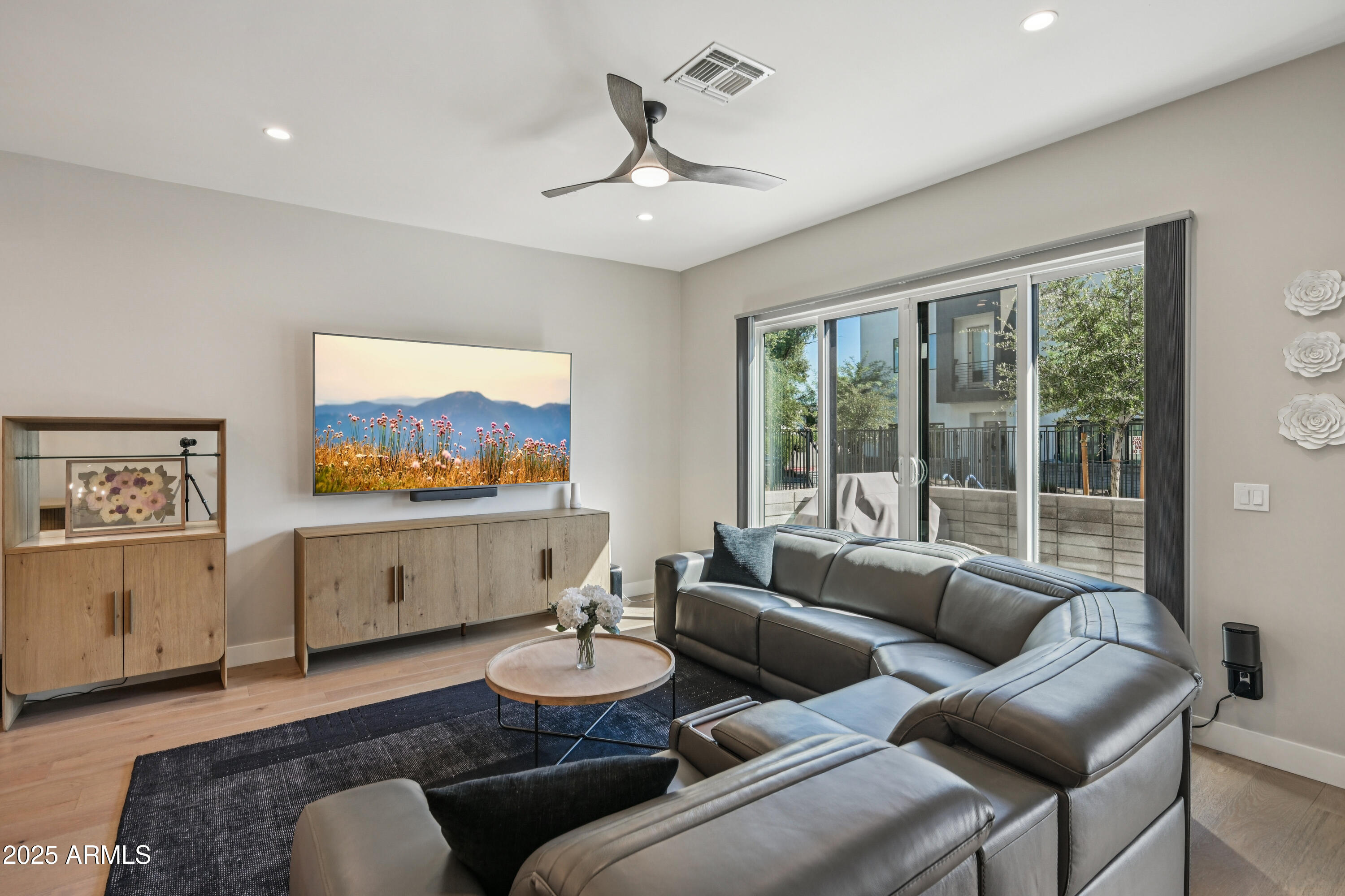 5151 North 13th Place, Unit 19 Phoenix, AZ 85014 - Photo 14 of 39 Living Room