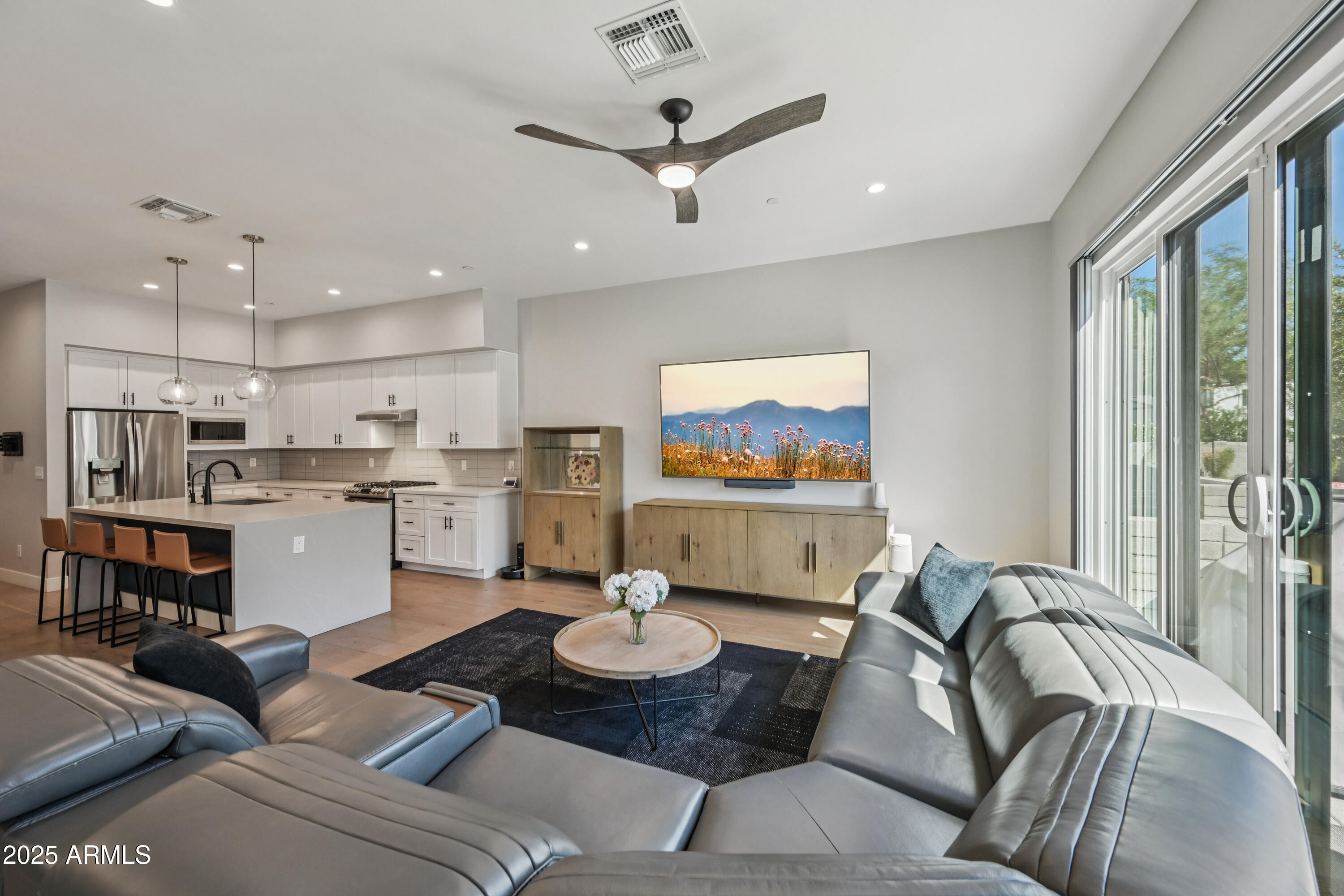 5151 North 13th Place, Unit 19 Phoenix, AZ 85014 - Photo 15 of 39 Living Room