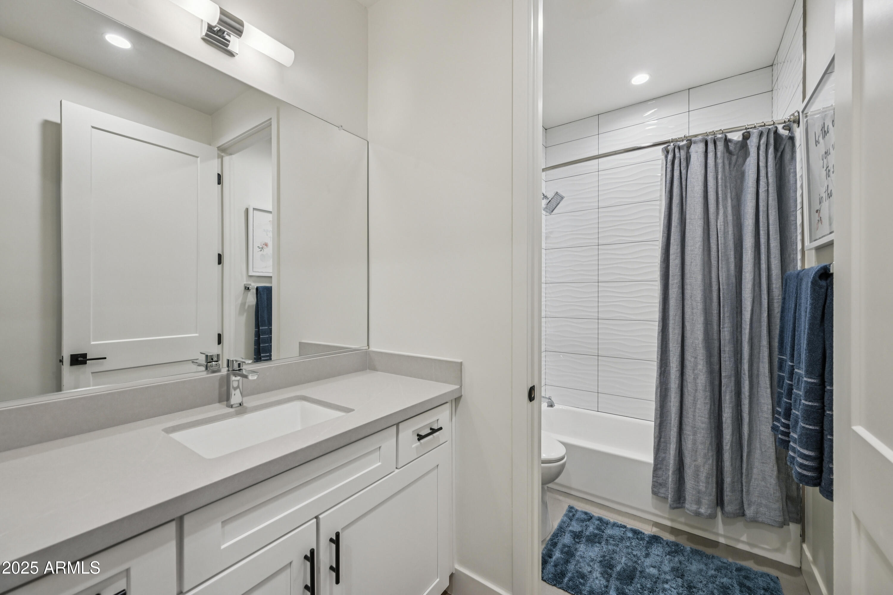 5151 North 13th Place, Unit 19 Phoenix, AZ 85014 - Photo 27 of 39 Hall Bath