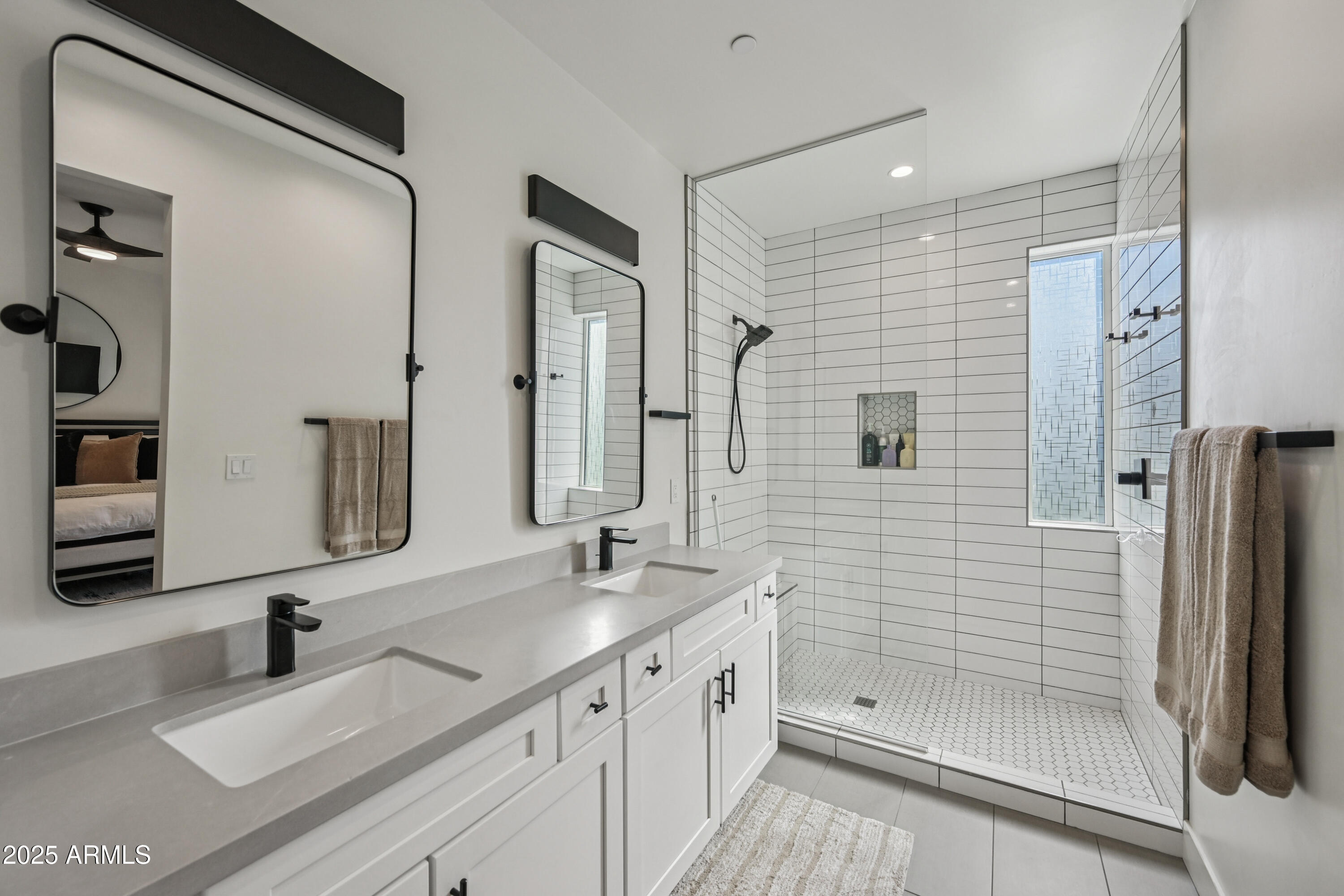 5151 North 13th Place, Unit 19 Phoenix, AZ 85014 - Photo 5 of 39 Primary Bath En Suite