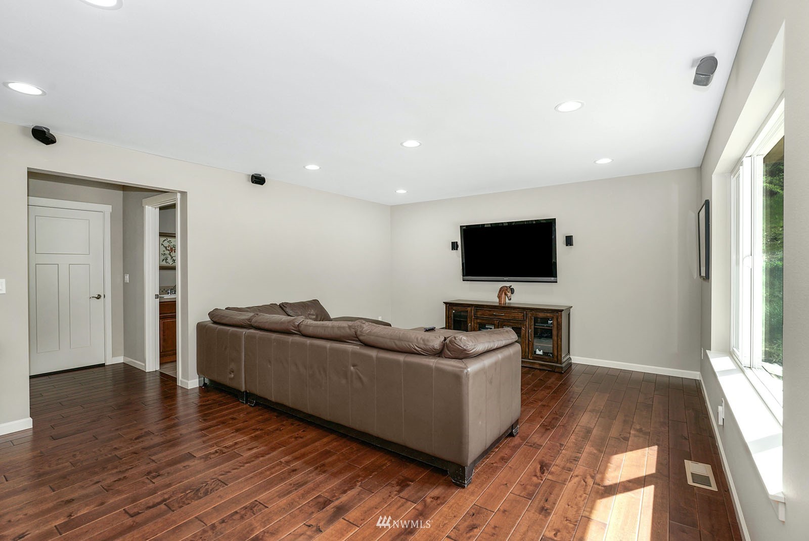 13090 Wallace Road Southeast Olalla, WA 98359 - Photo 10 of 30 Gallery Image 10