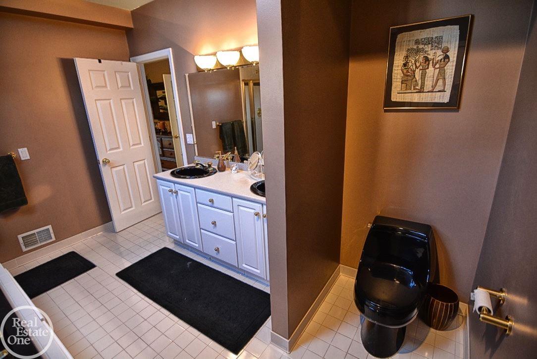 2052 Reagan Drive Rochester Hills, MI 48309 - Photo 37 of 70