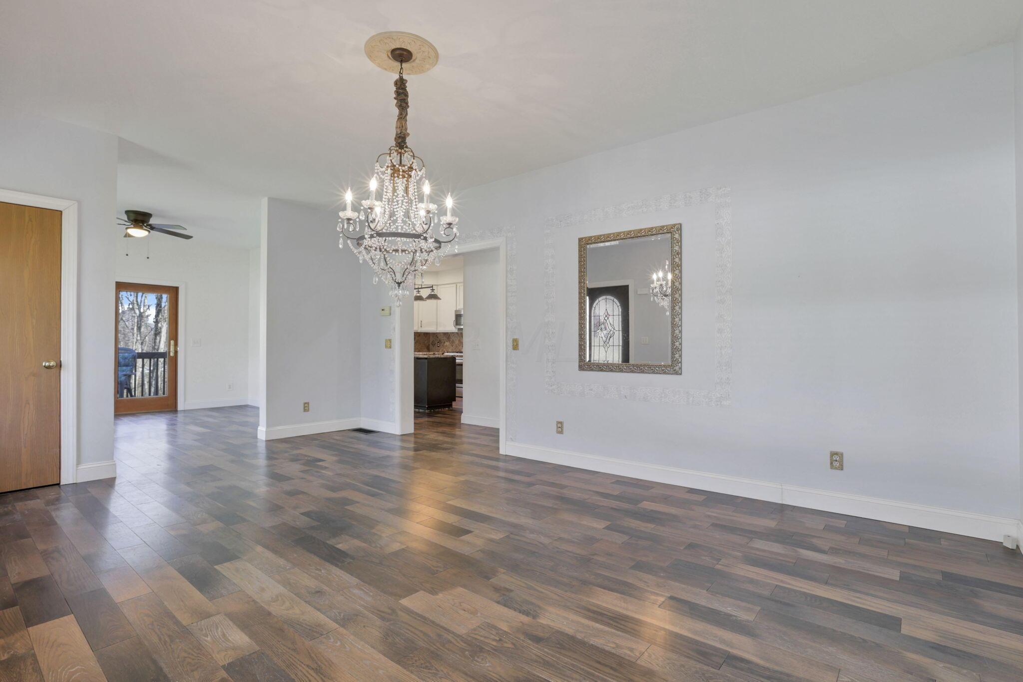 5137 Pleasant Chapel Road Southeast Newark, OH 43056 - Photo 4 of 77 Dining room