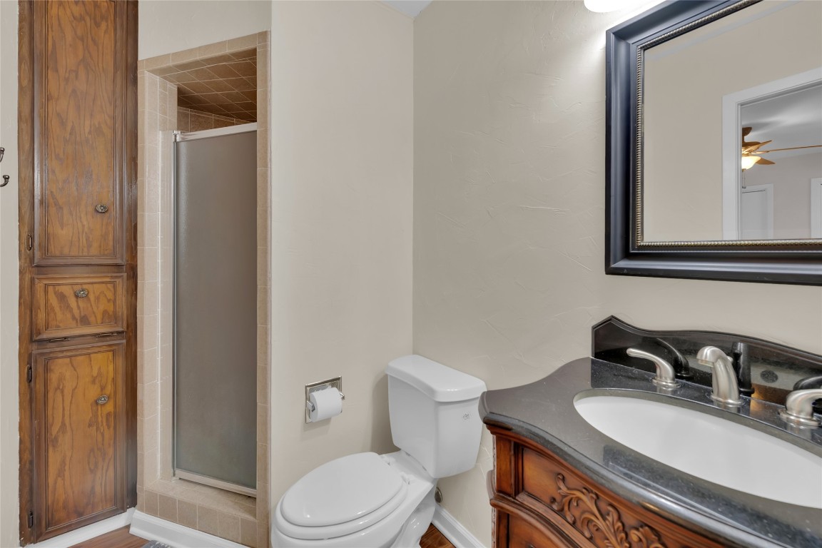 1201 Ranch Road 1431, Unit 8 Marble Falls, TX 78654 - Photo 12 of 24 Full bath with bedroom and hallway access