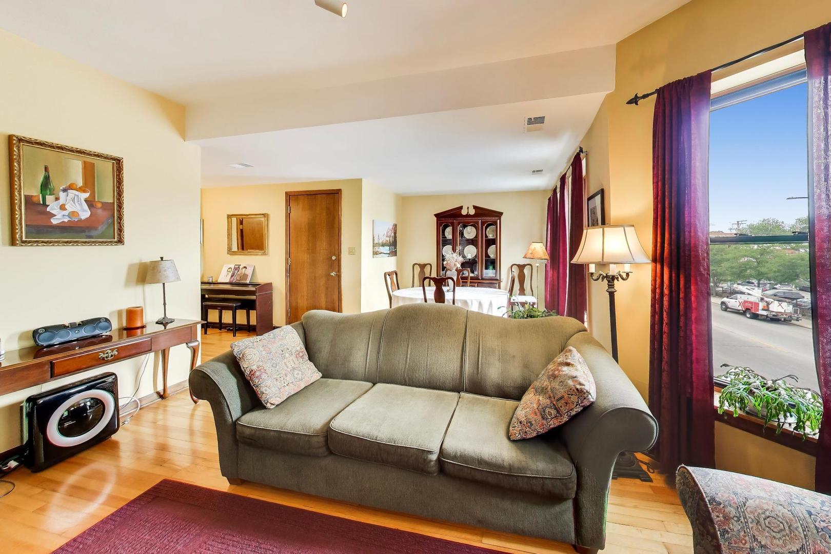 923 West Irving Park Road, Unit 2E Chicago, IL 60613 - Photo 6 of 27 Gallery Image 6
