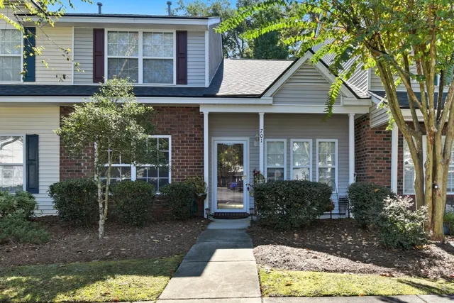 $274,999 | 701 Pine Bluff Drive, Summerville, SC 29483