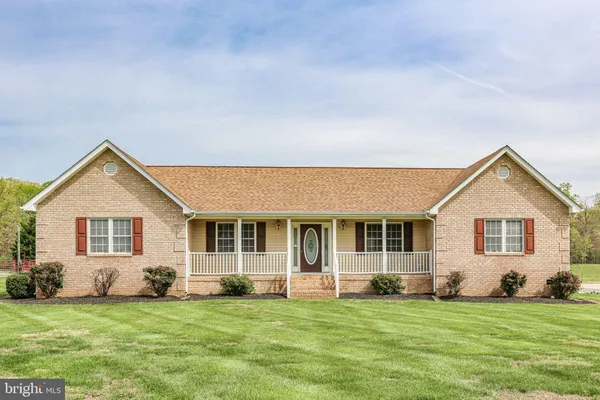 $939,900 | 14671 Deepwood Lane, Nokesville, VA 20181
