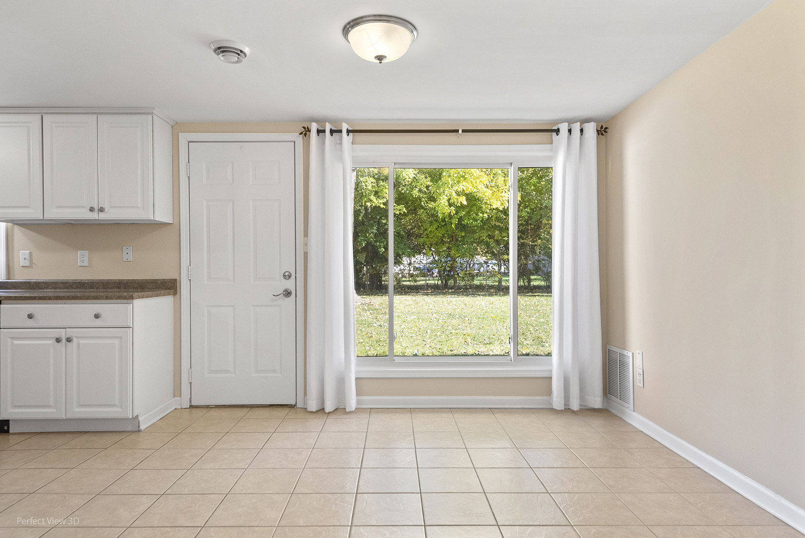 1505 North Kankakee Street Wilmington, IL 60481 - Photo 4 of 7 a view of an empty room with a window