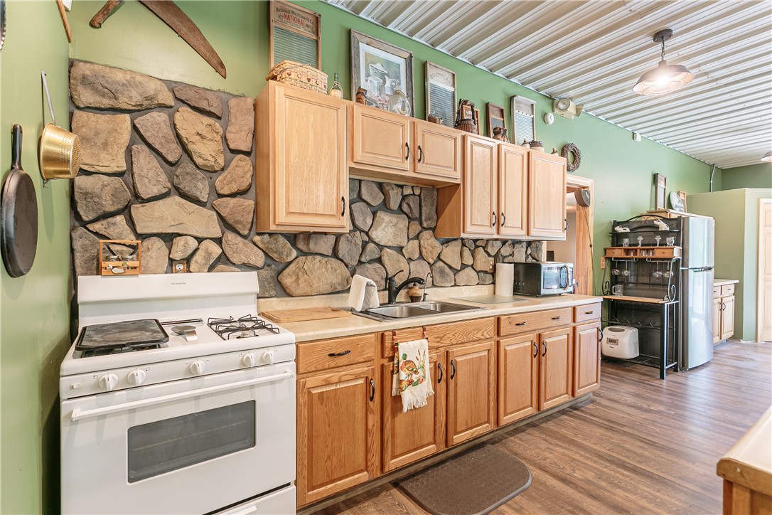 1354 Phelps Road Potter, NY 14507 - Photo 8 of 33