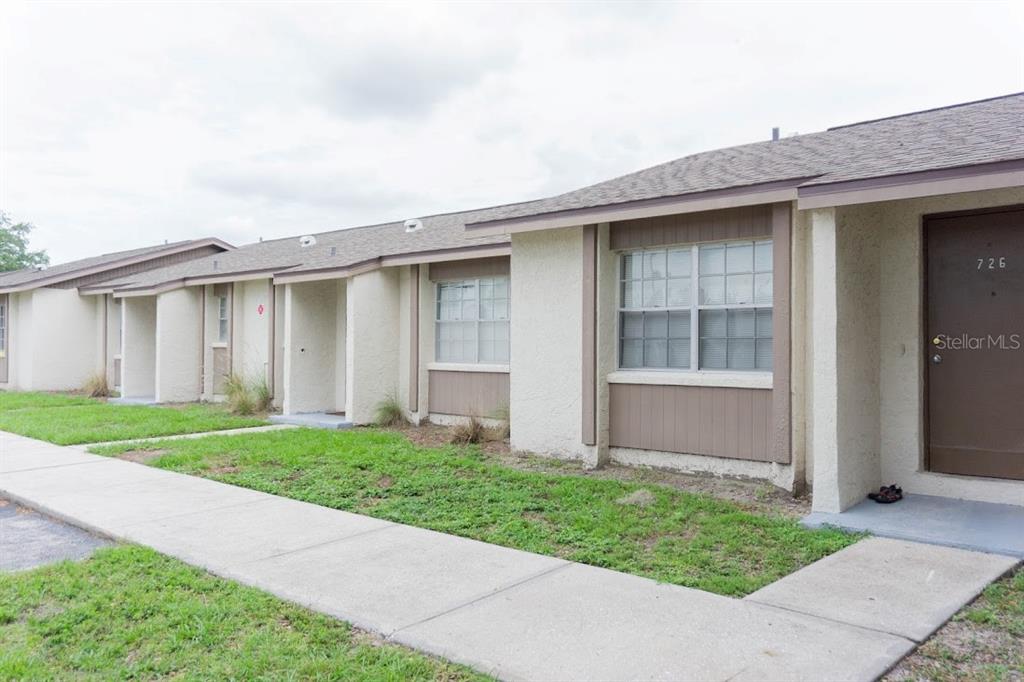 709 Oceanside Circle, Unit 751 Ruskin, FL 33570 - Photo 1 of 1 a view of a house with garden