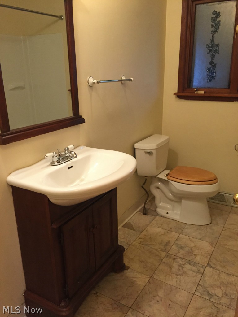 5597 Center Road Valley City, OH 44280 - Photo 9 of 25 Gallery Image 9