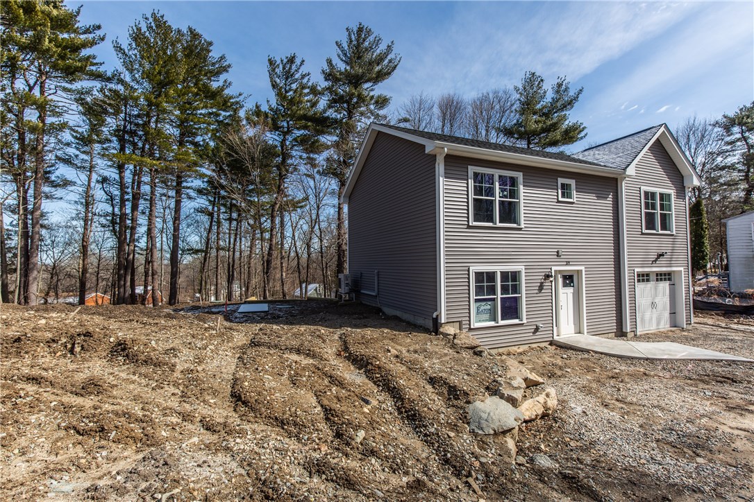 39 Beach Road Cumberland, RI 02864 - Photo 3 of 39