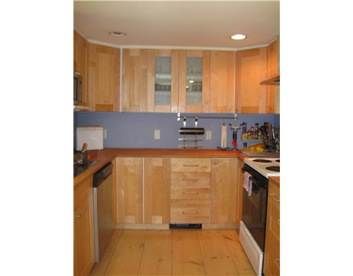 49 Governor Avenue Westerly, RI 02891 - Photo 4 of 12 Kitchen.