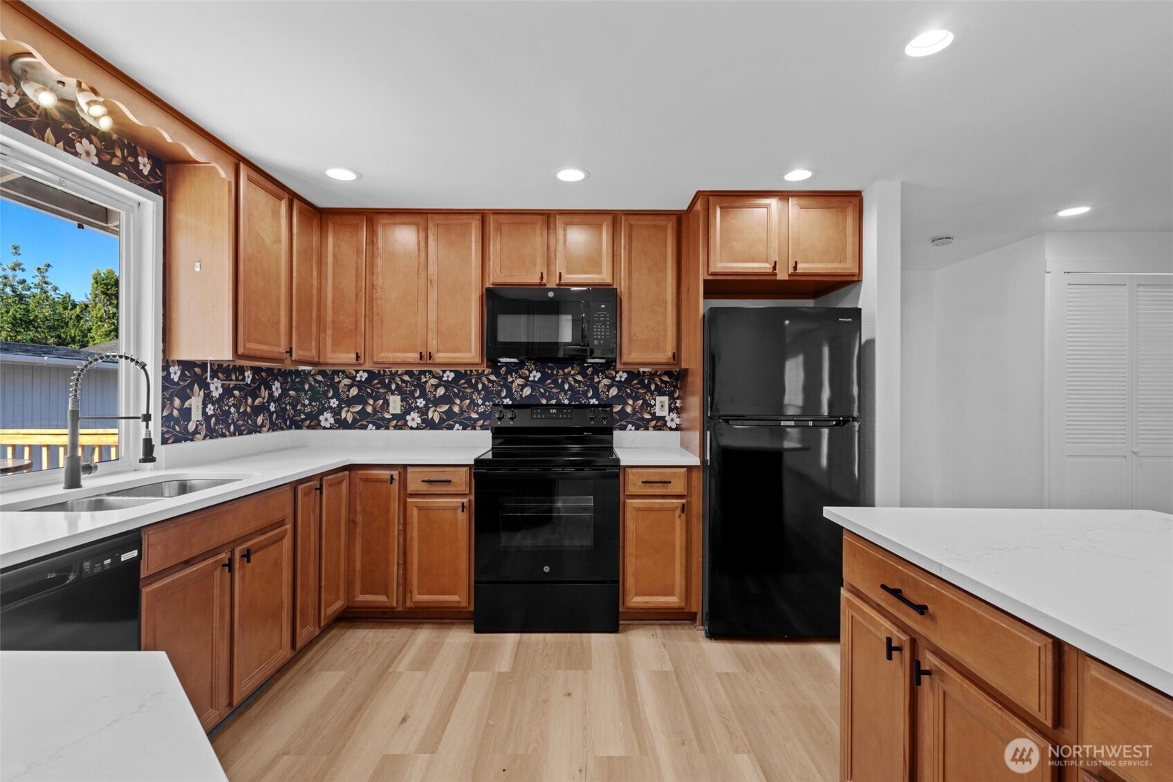 13511 Southeast 266th Street Kent, WA 98042 - Photo 7 of 22