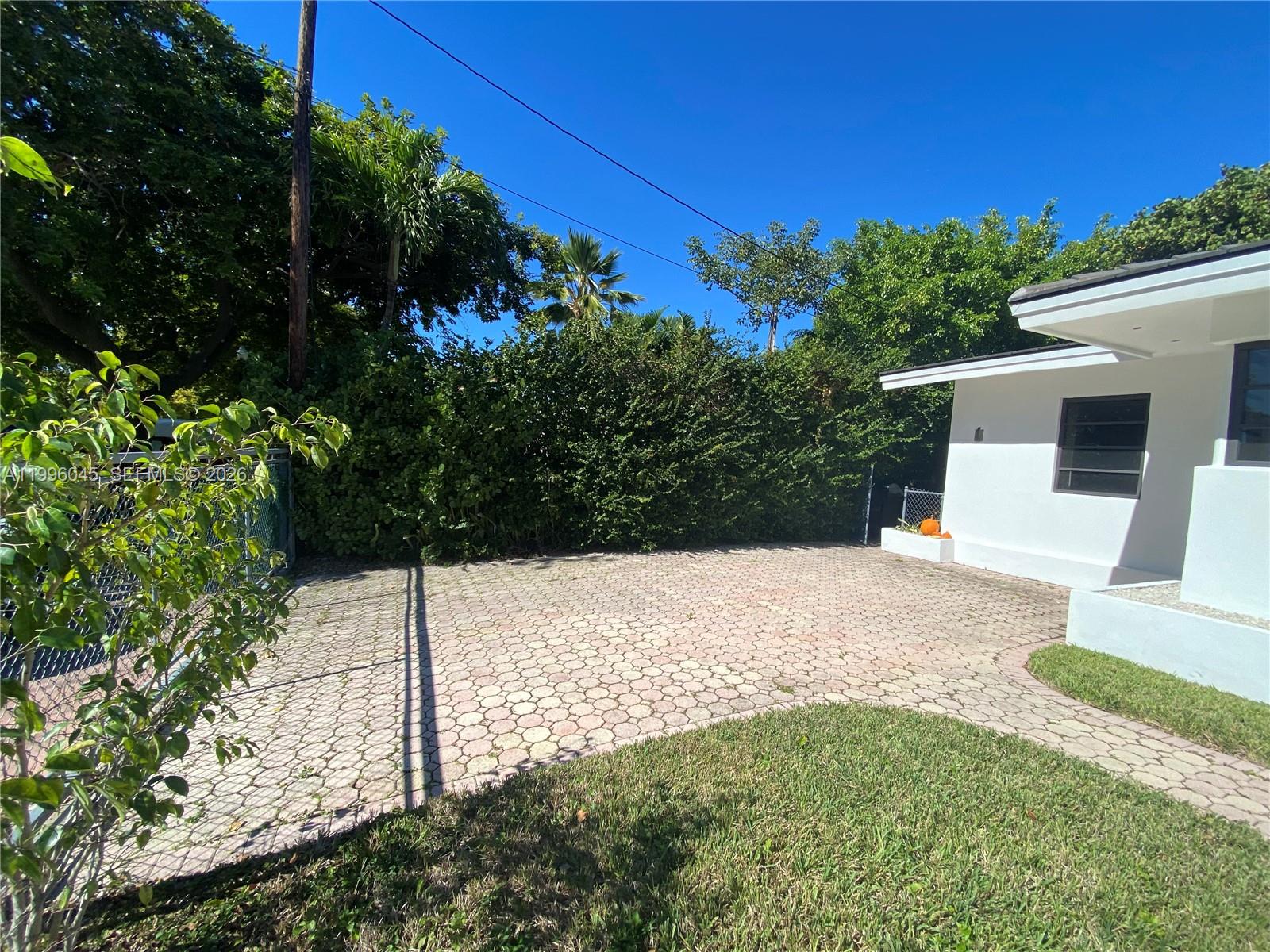 1101 Bay Drive Miami Beach, FL 33141 - Photo 11 of 69 a view of a backyard