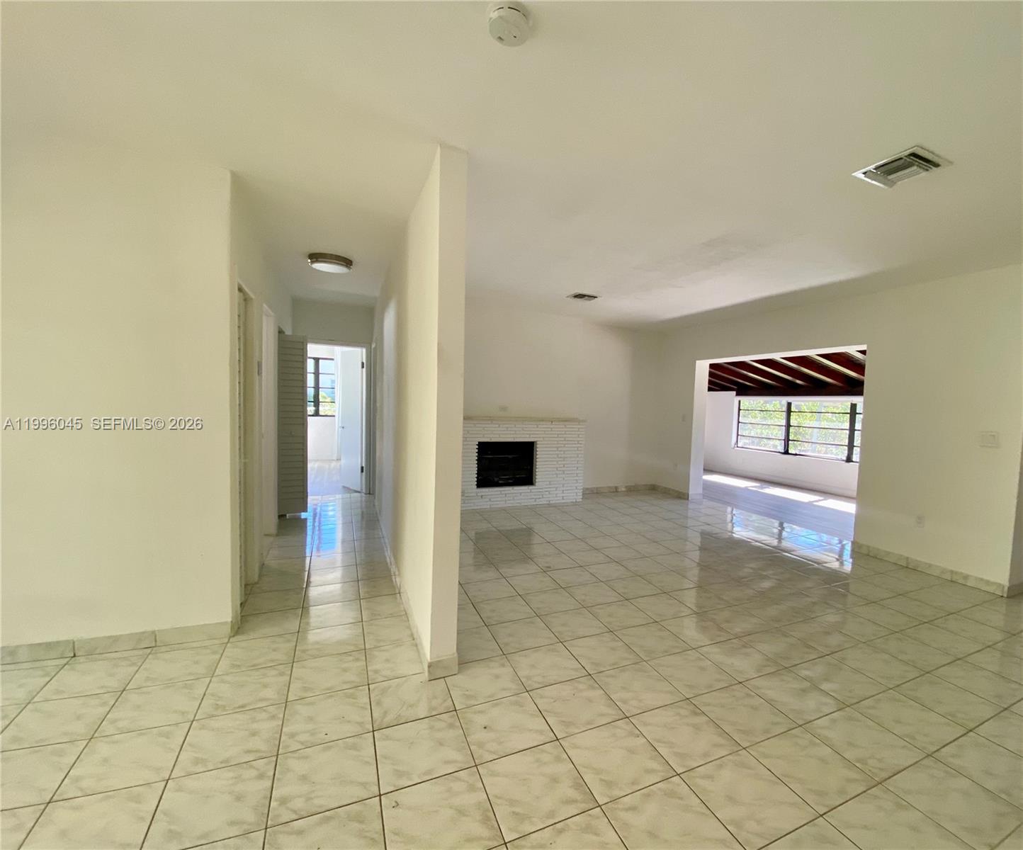 1101 Bay Drive Miami Beach, FL 33141 - Photo 25 of 69 a view of an empty room and window