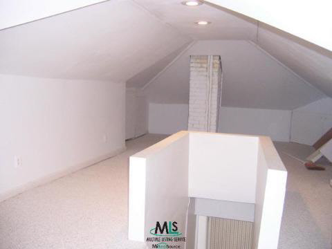 341 Taylor Rochester, MI 48307 - Photo 3 of 9 688994-2.JPG
