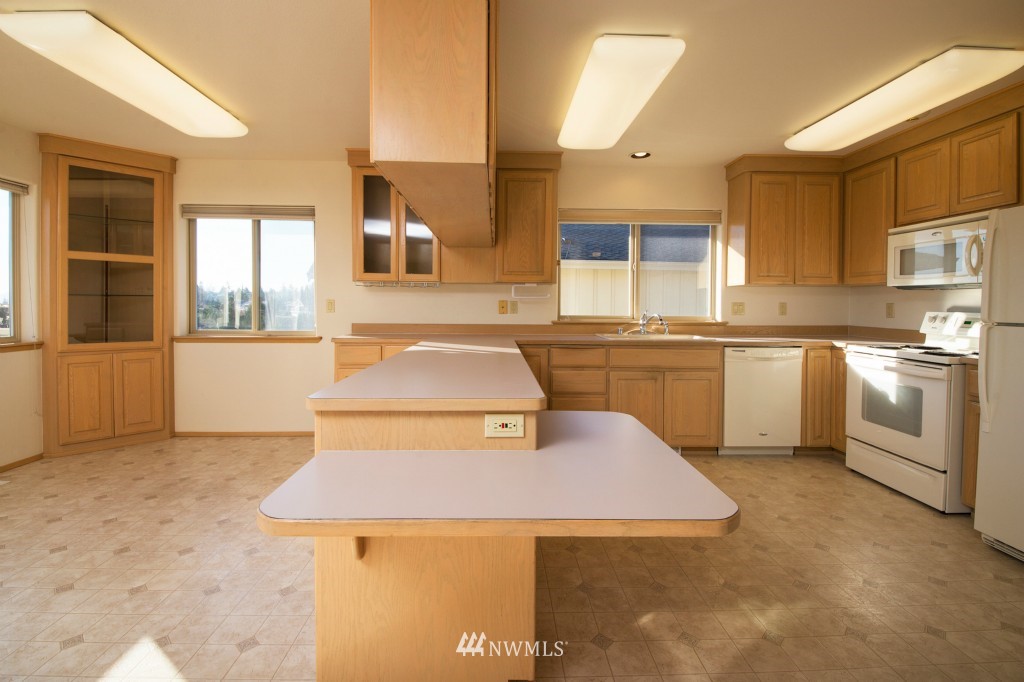 8248 Comox Road Blaine, WA 98230 - Photo 11 of 24 Gallery Image 11
