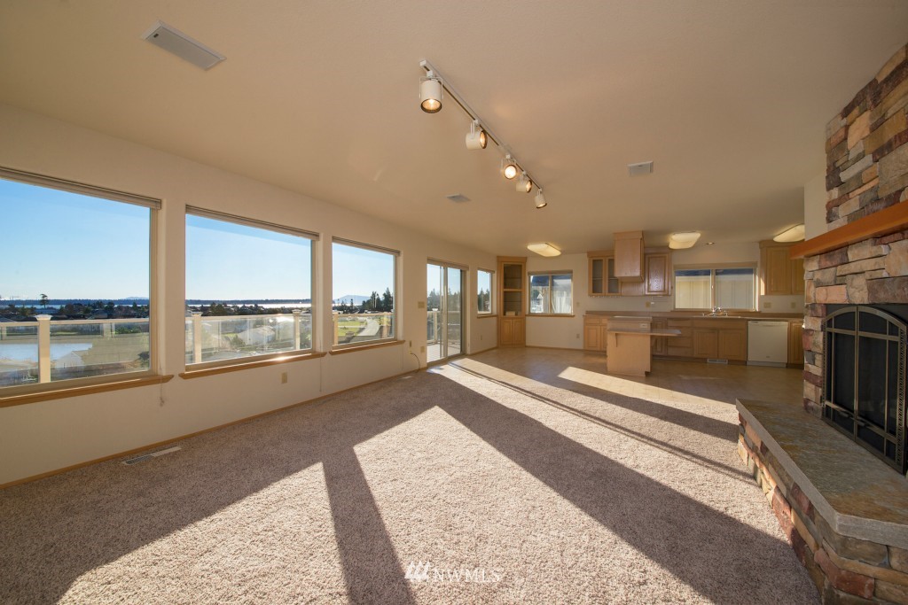 8248 Comox Road Blaine, WA 98230 - Photo 8 of 24 Gallery Image 8