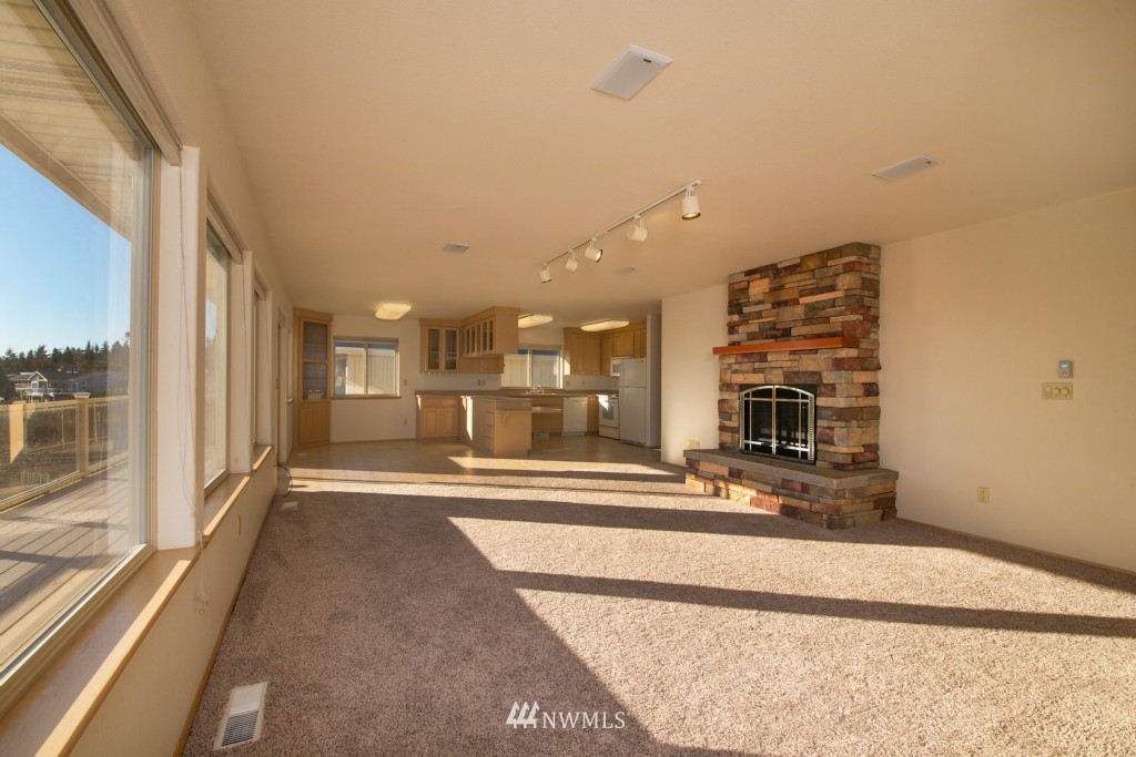 8248 Comox Road Blaine, WA 98230 - Photo 9 of 24 Gallery Image 9