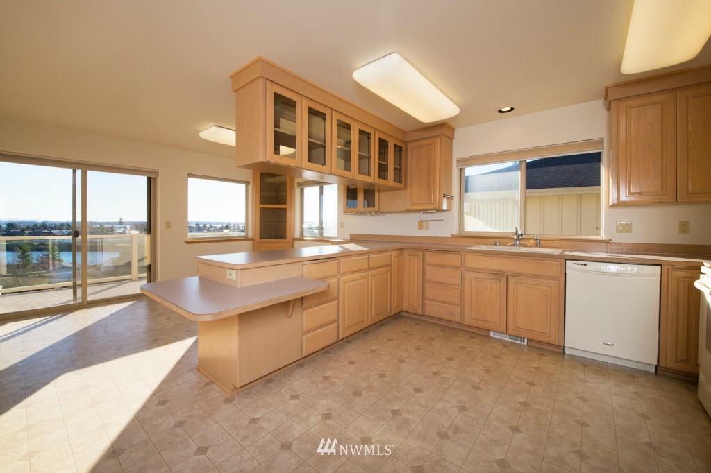 8248 Comox Road Blaine, WA 98230 - Photo 10 of 24 Gallery Image 10