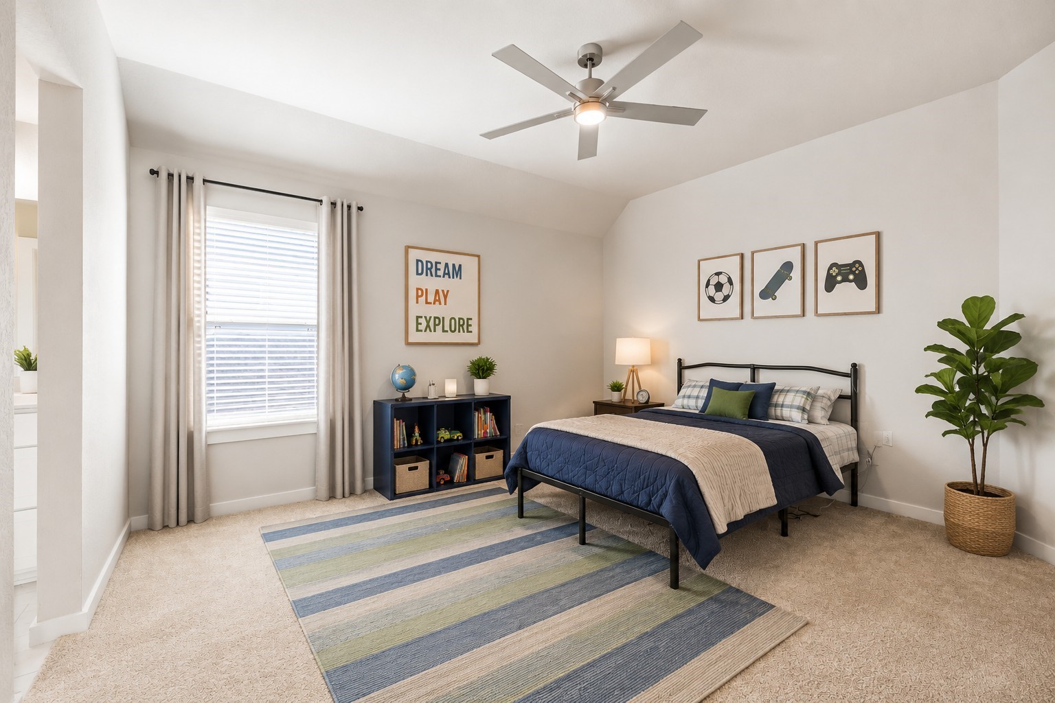 1600 Del Sol Rdg Lane Katy, TX 77493 - Photo 19 of 28 This comfortable sixth bedroom offers a bright and inviting space, featuring a beautiful large window and direct access to a private shared bathroom. Virtually staged so you can imagine the possibilities.