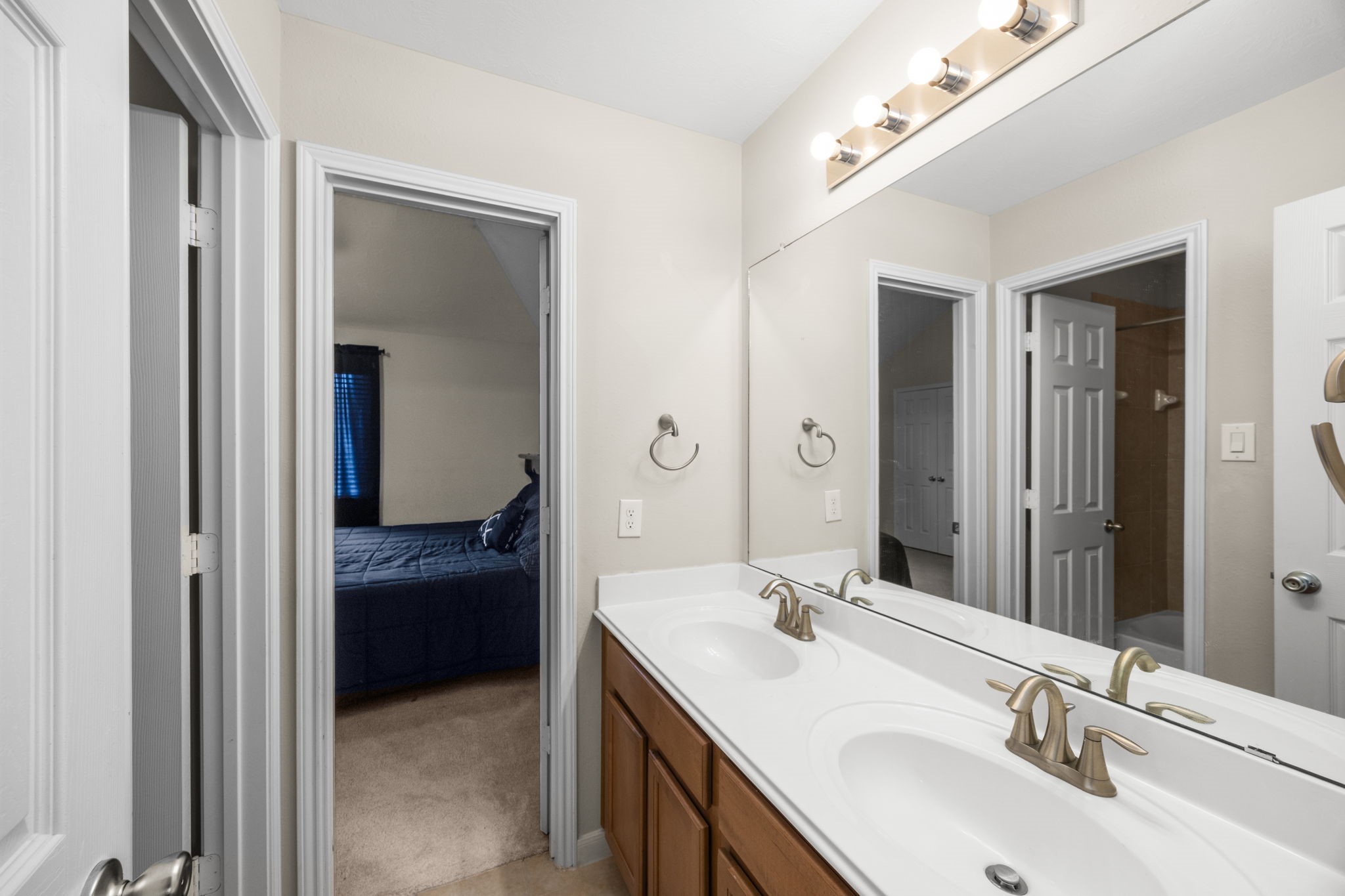 6719 Latchmore Lane Houston, TX 77049 - Photo 31 of 46