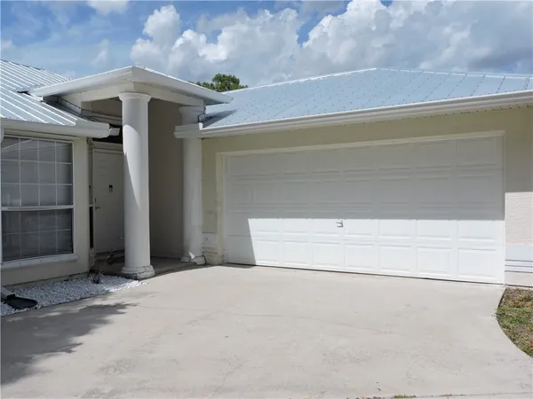 $2,200 | 671 Concha Drive, Sebastian, FL 32958