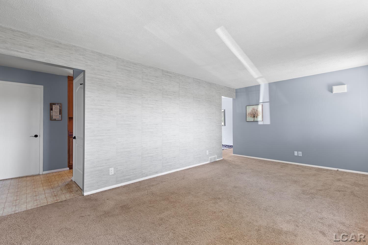 4100 Hunt Road Adrian, MI 49221 - Photo 9 of 42 50180734-779923e3-47b1-4a7b-9cdf-eed96aa884f6.JPG