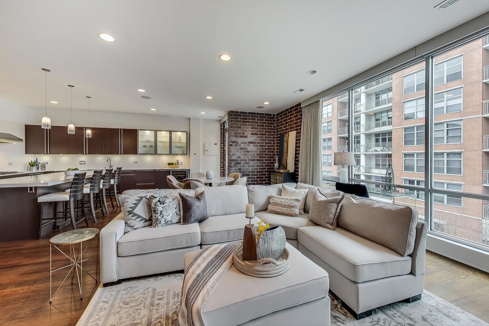 15 South Racine Avenue, Unit 4S Chicago, IL 60607 - Photo 8 of 24 Gallery Image 8