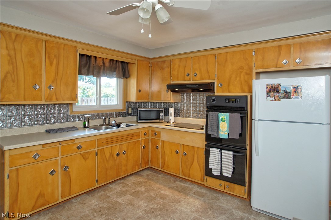 8601 Royal Ridge Drive Parma, OH 44129 - Photo 13 of 33
