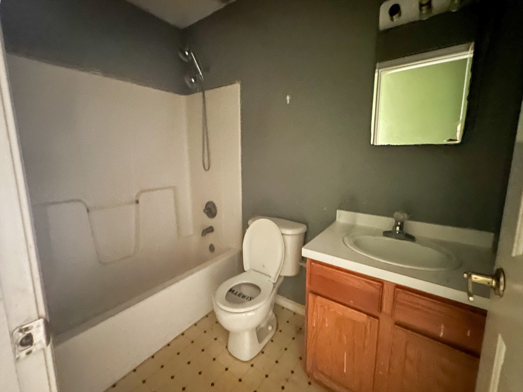 20 Groton Place Worcester, MA 01604 - Photo 10 of 15