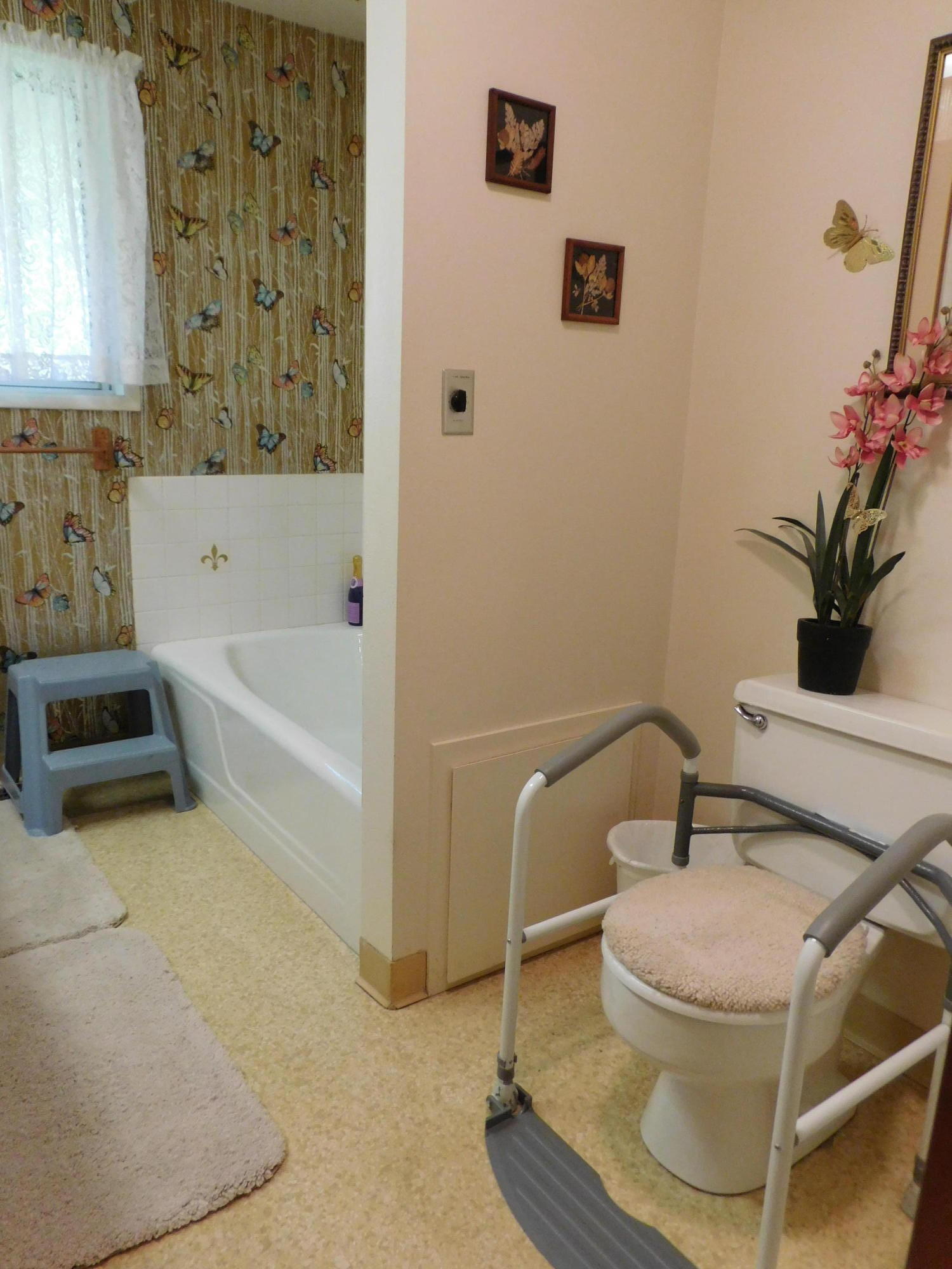 4420 Latimer Road North Tillamook, OR 97141 - Photo 16 of 46 Main Bath