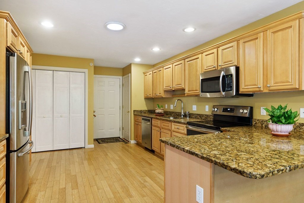 55 Riley Road, Unit 55 Lunenburg, MA 01462 - Photo 19 of 42
