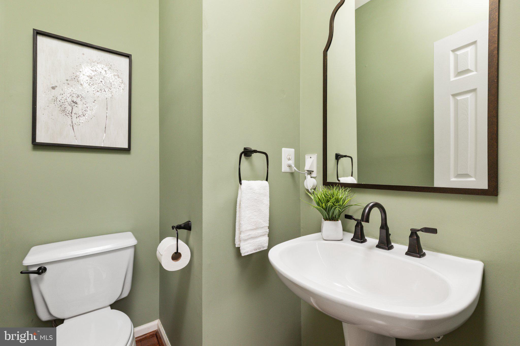 1276 Vintage Place Reston, VA 20194 - Photo 15 of 41