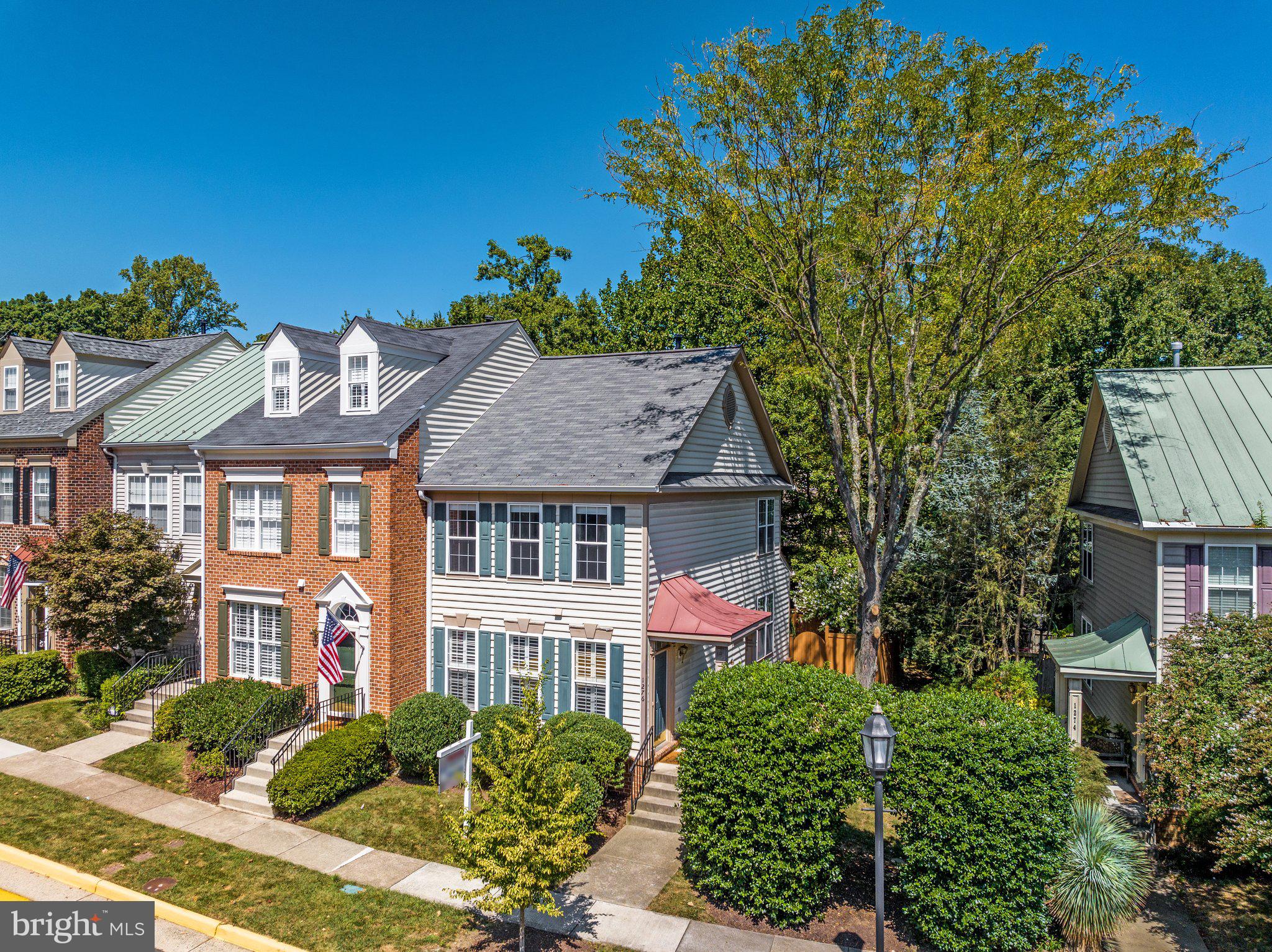 1276 Vintage Place Reston, VA 20194 - Photo 3 of 41